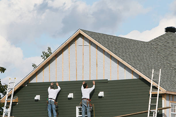 Professional Siding technician working in Manhasset, NY